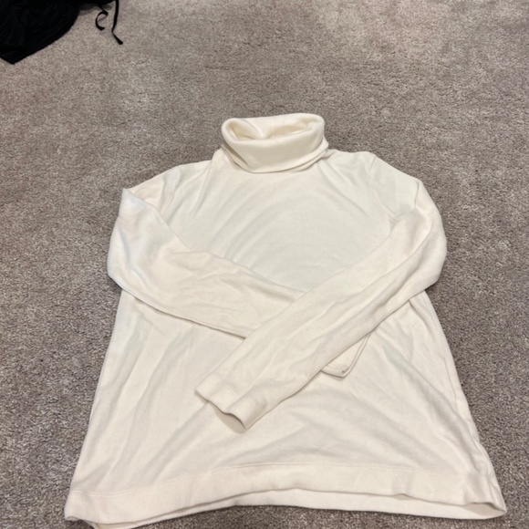 UNIQLO Heattech White Turtleneck Long Sleeves Top - Picture 2 of 3